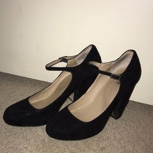 timeless 50s inspired pumps